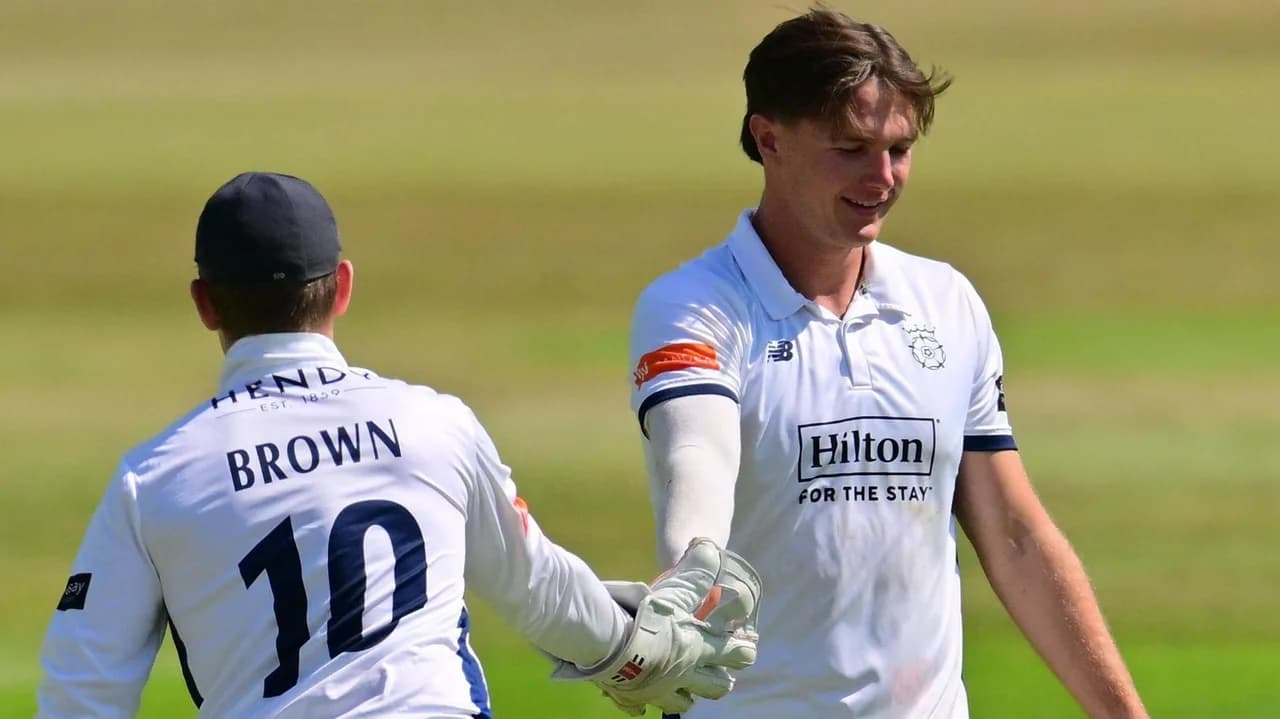 Baker's Five-For Can't Mask Hampshire's Batting Woes