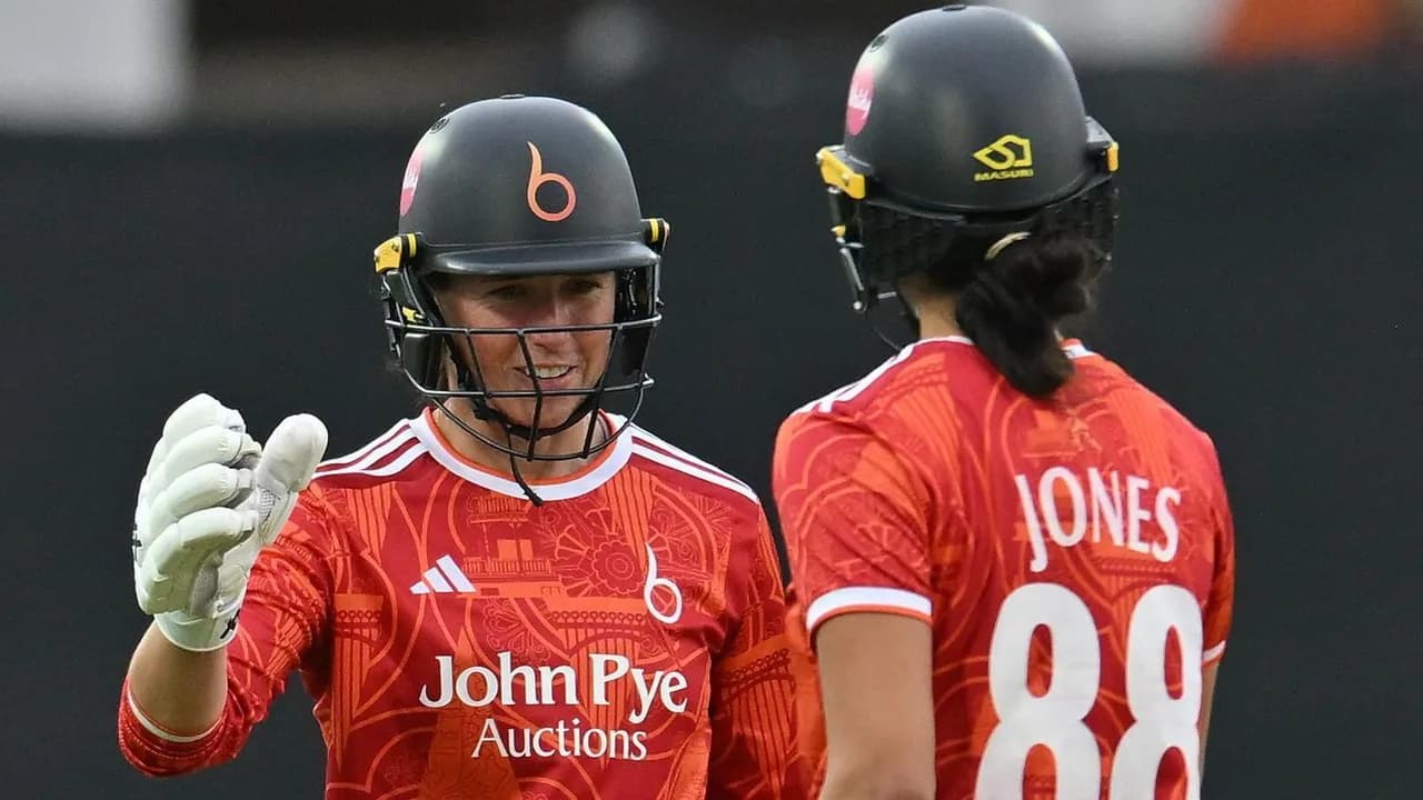 Elwiss Rescues Blaze with Crucial Knock Against Surrey