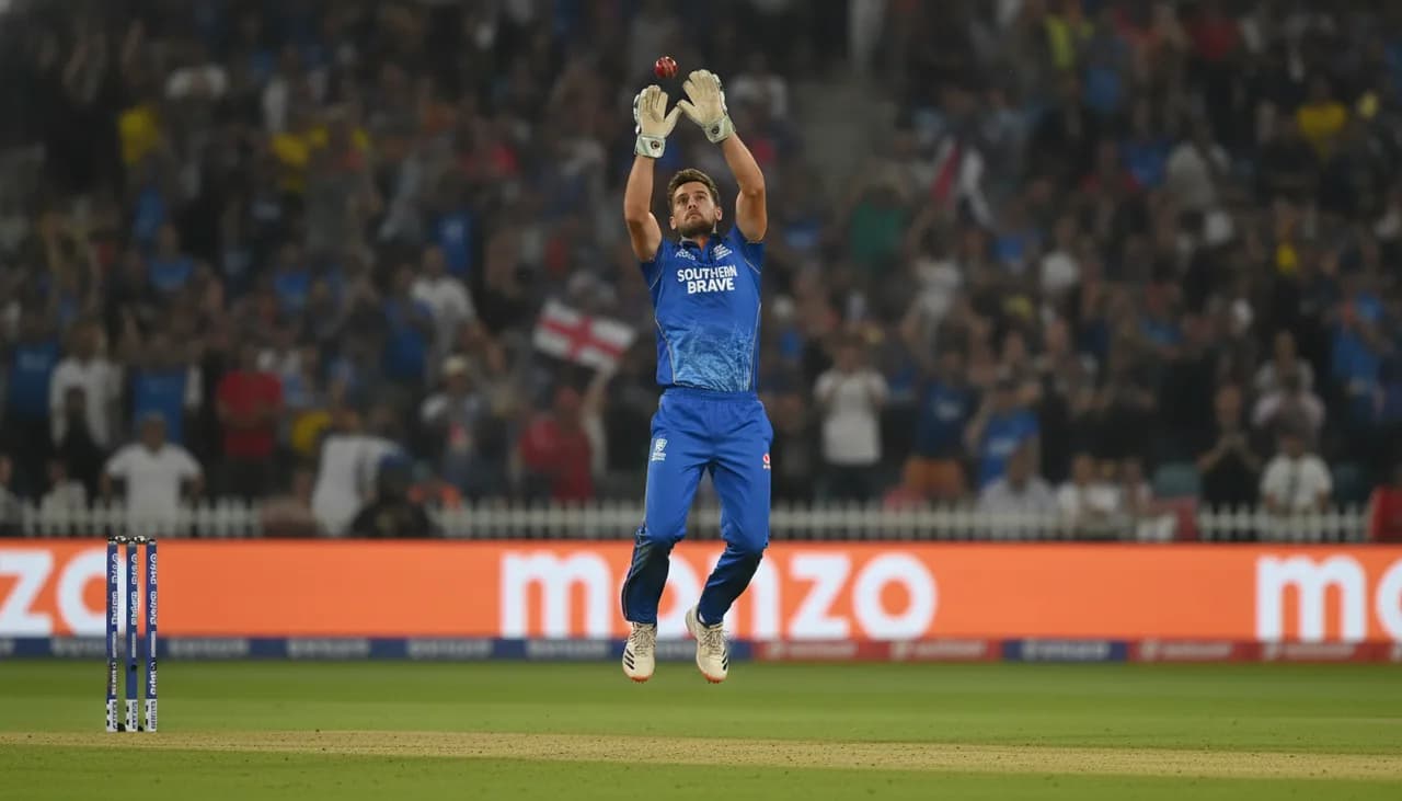 Kellaway's Stunning Boundary Catch Rocks Southern Brave