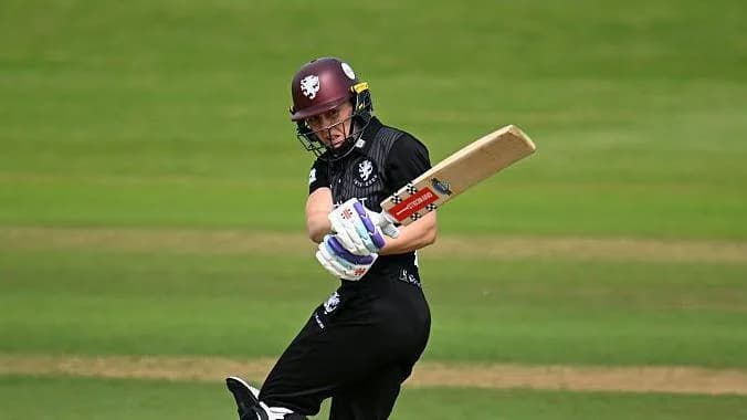 Knight and Gibson guide Somerset to four-wicket triumph