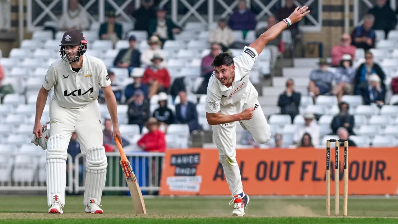 Sibley's 77 Leaves Surrey Trailing Despite Defiant Stand