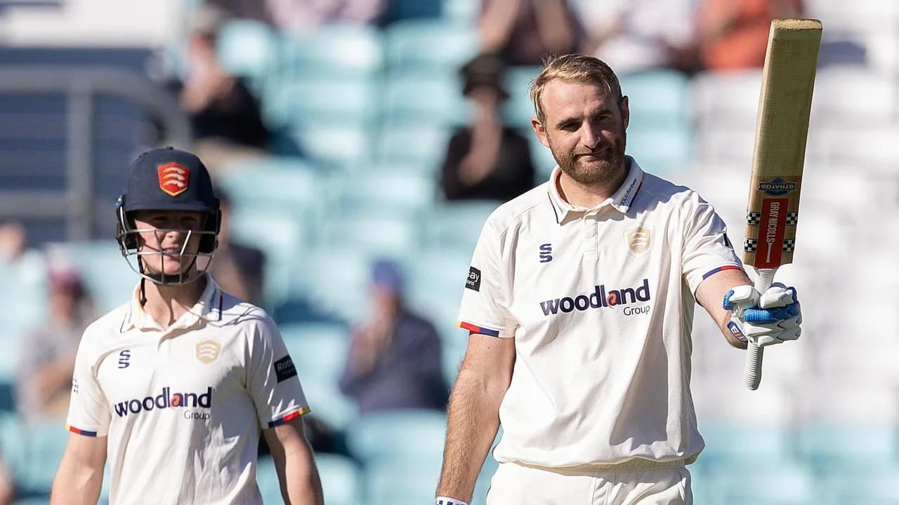 Walter's Masterful Century Puts Essex in Control at the Oval